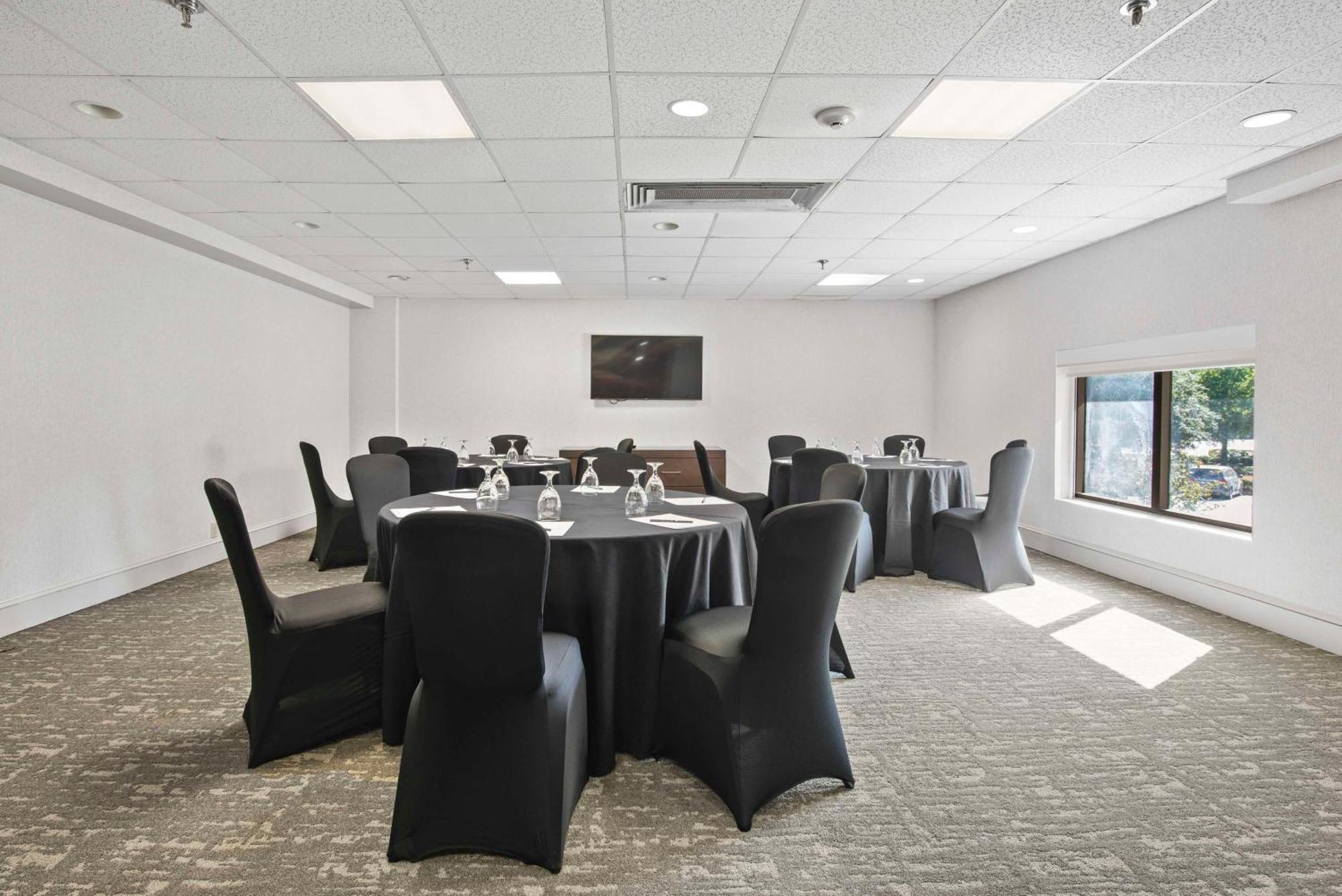 Hotel Doubletree By Hilton Columbus Extérieur photo
