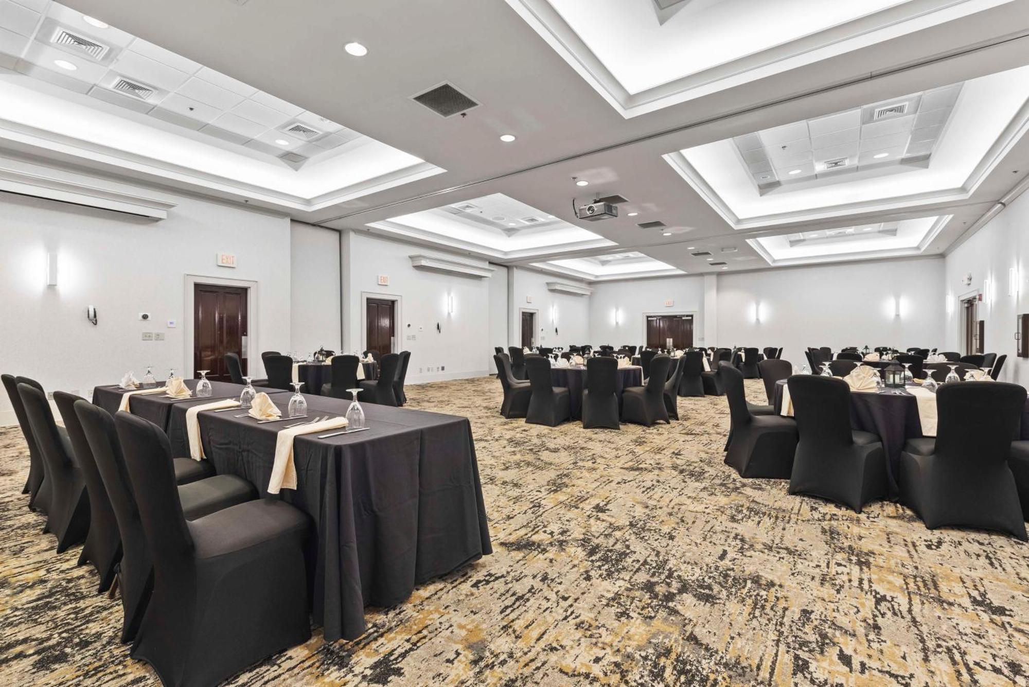Hotel Doubletree By Hilton Columbus Extérieur photo