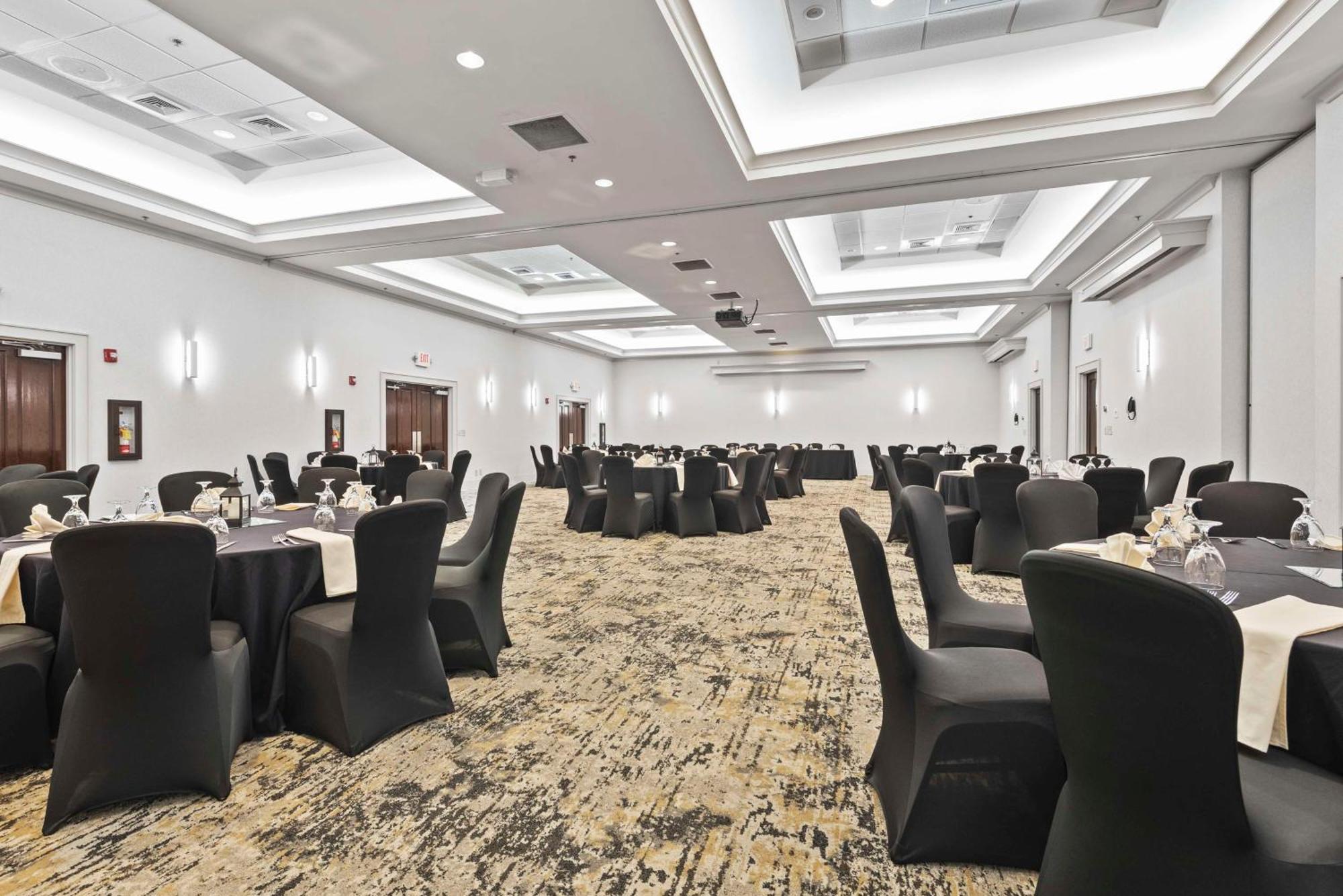 Hotel Doubletree By Hilton Columbus Extérieur photo