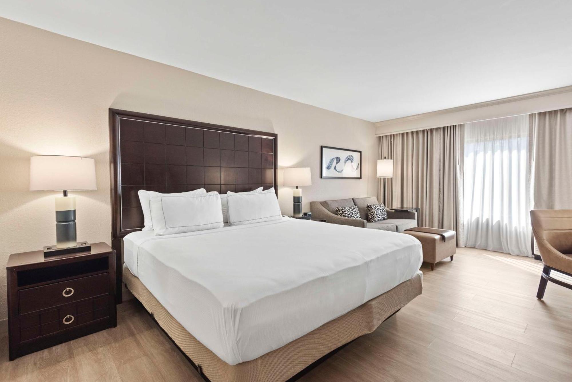 Hotel Doubletree By Hilton Columbus Extérieur photo